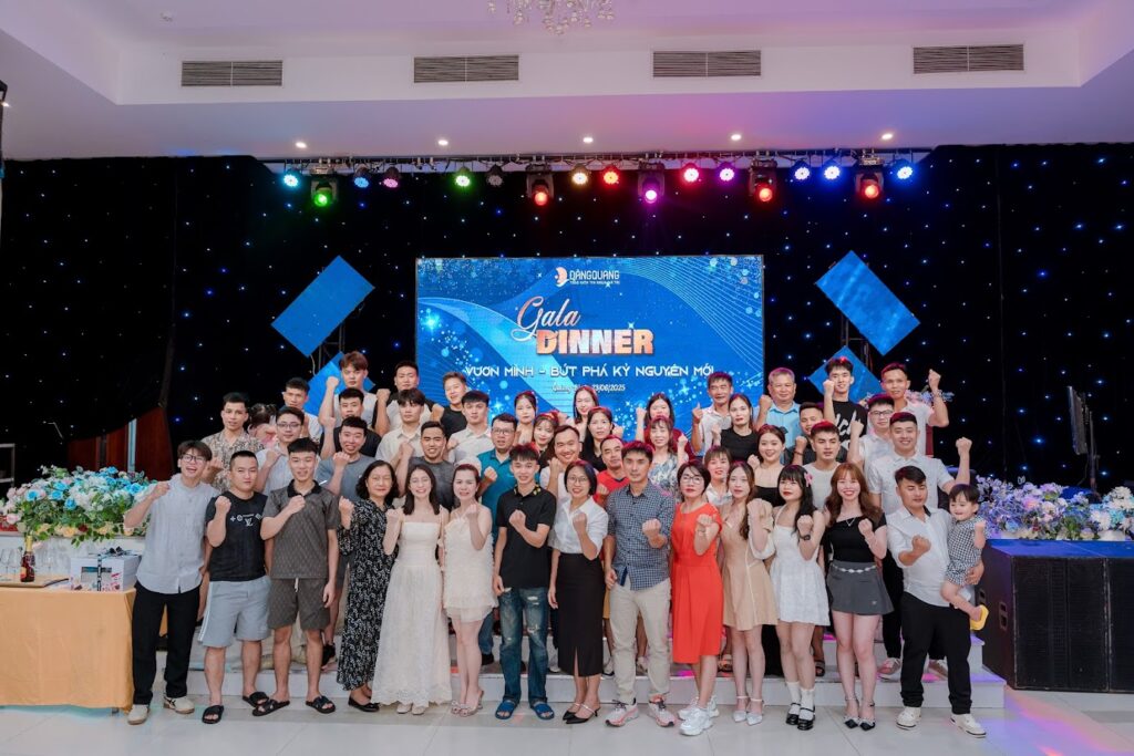 In Vải Đăng Quang tổ chức Gala Dinner kỷ niệm 7 năm tại Quảng Bình – nhìn lại chặng đường phát triển, tri ân khách hàng và mở ra hành trình mới đầy khát vọng.